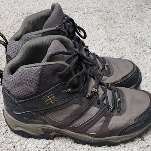 Columbia Men's Woodburn Mid Waterproof Hiking Boot